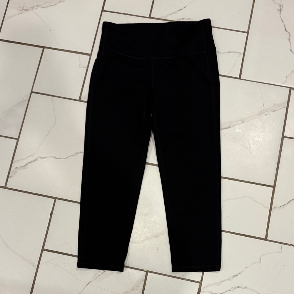 Women’s Black Athleta Cropped Leggings - Like new, med
